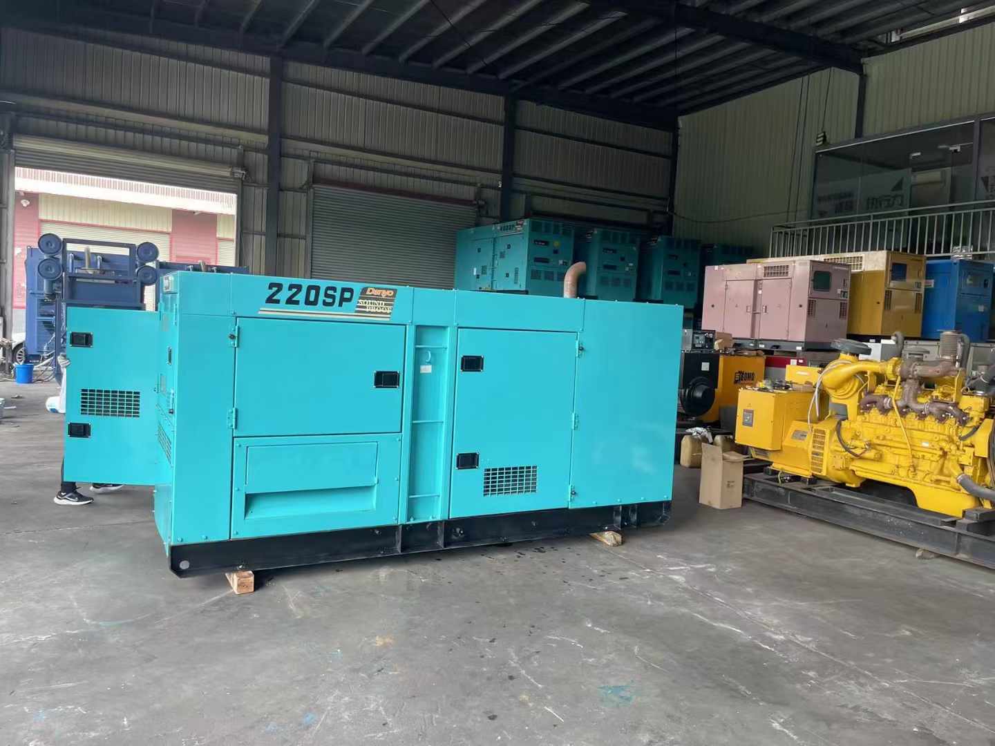 红山街道800kW 柴油发电机的输出电流波动范围是多少？