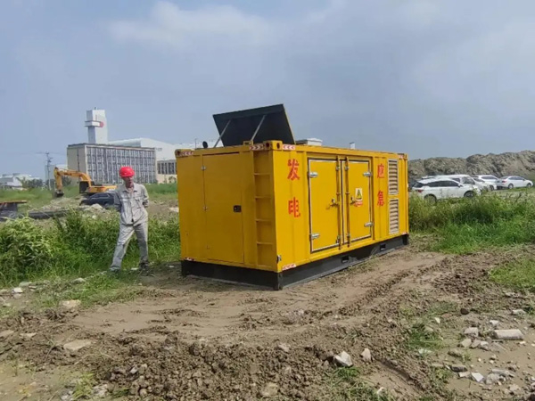 红山街道200KW柴油发电机机组每小时的油耗量受哪些因素影响？