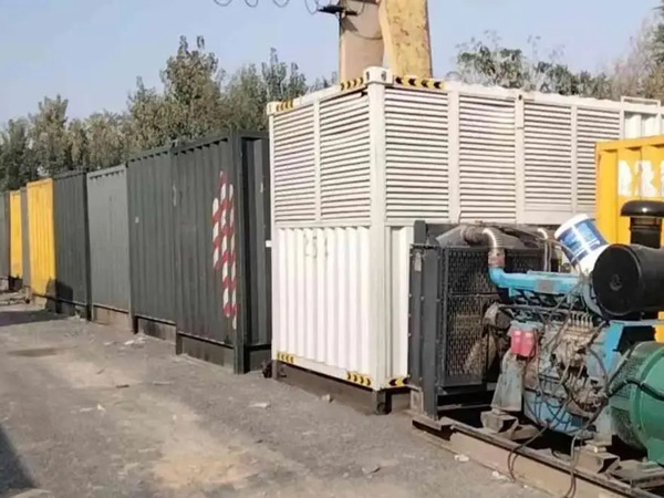 红山街道200KW柴油发电机机组每小时油耗是多少？